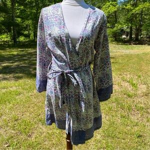 PLUM PRETTY SUGAR ROBE INTIMATES SLEEPWEAR BELT BLUE WHITE PINK FLORAL SIZE S